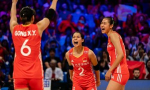 惊天大逆转！连场让二追三！世联赛-中国女排3-2美国队
