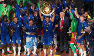 硬站C位！特朗普颁奖后不肯离去 切尔西众将疑惑+尴尬