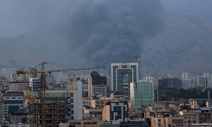 【独家报道】出城拥堵，加油限额，通讯不畅…听在伊中国人讲述在战火下撤离伊朗